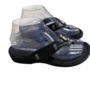 Minnetonka Silverthorne 360 Thong Sandals Women Size 7 Black leather Slide Shoe